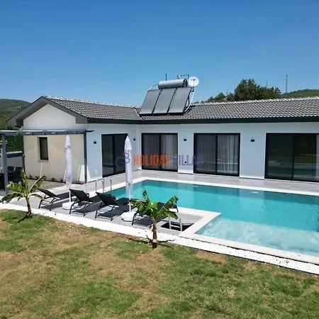 Villa Arya