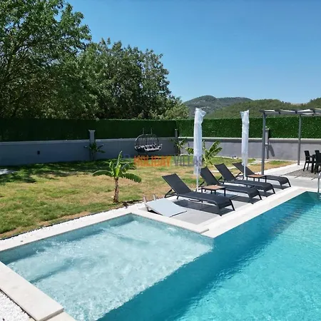 Villa Arya *
