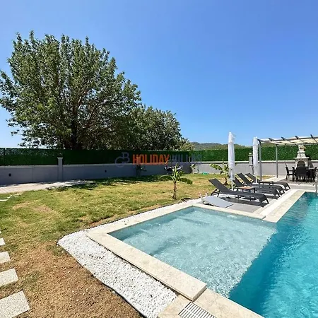Villa Arya